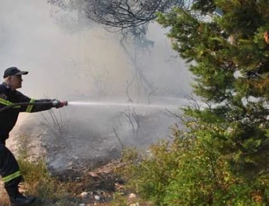 Ζάκυνθος: Υπό έλεγχο η πυρκαγιά στην περιοχή Λιθακιάς